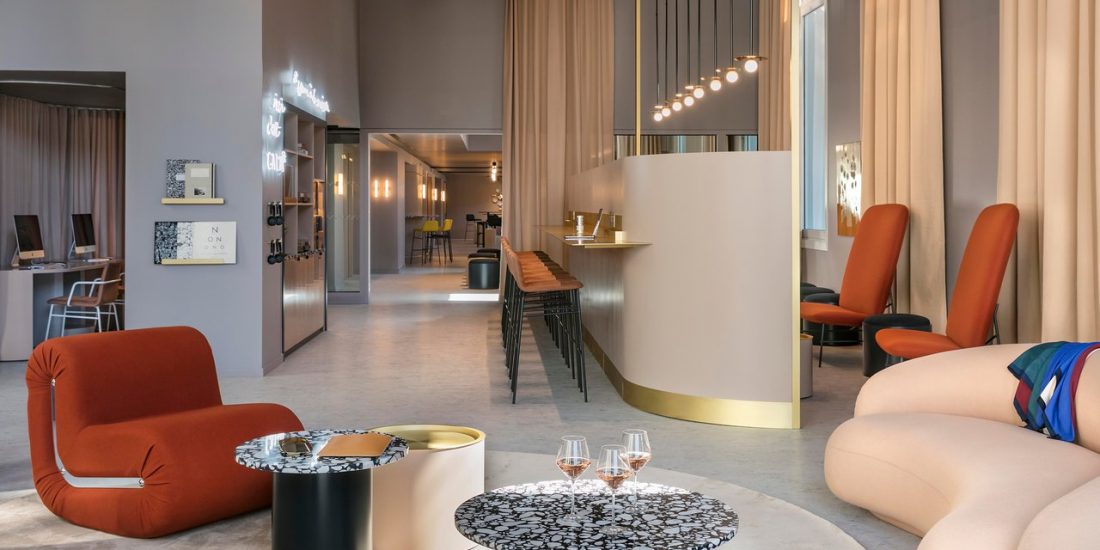 rideaux oversize pour le projet de l'hôtel OKKO à Paris