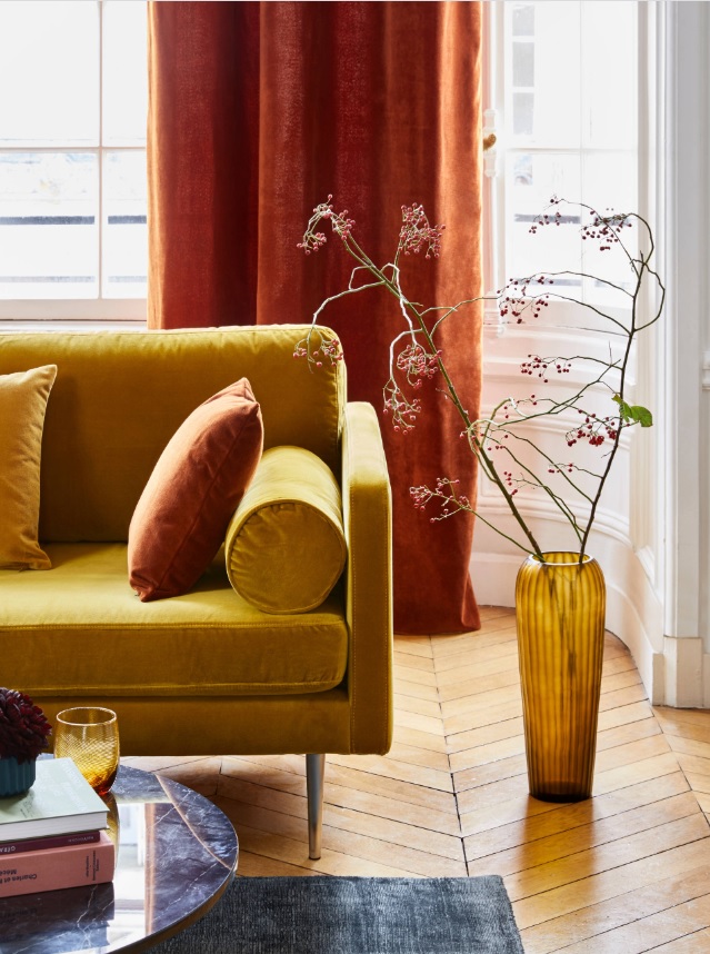 Un mélange de couleurs chaudes épicées dans une décoration moderne et contemporaine